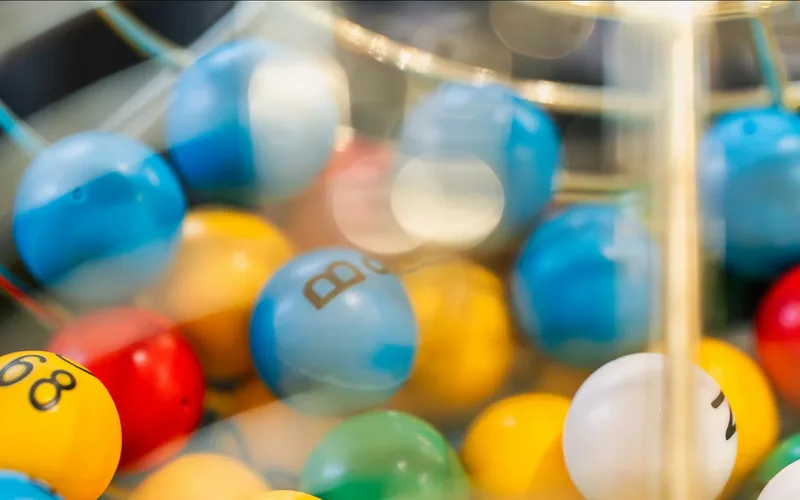 Colourful balls representing Reelson payment options